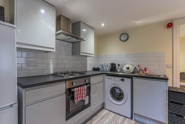 2 bed house, Cyril Crescent, Adamstown, Cardiff, CF241DQ - Image 3